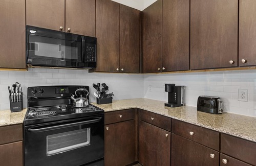 South Main Apartment | The Luxxe Suite (NRG Stadium + Med Center)