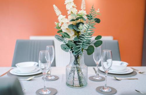 Tunstall Apartment | The Lyme Lounge by Parydise Properties - Spacious & Cosy 3BR with Free Parking - Perfect for Business & Family