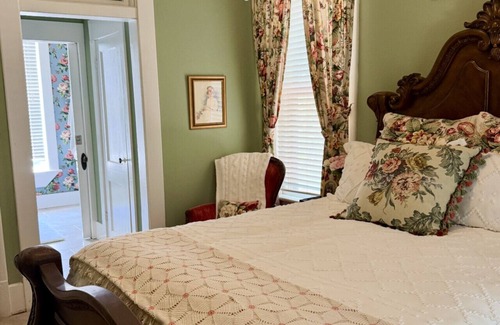 Guthrie Bed & Breakfast | The Lynnie Ann at The Judge's Chamber