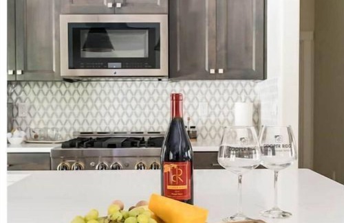 Roseburg House | The Mable LUXE - Calming Retreat - Entire Home
