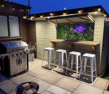 Moira House | The Machine House - Hot Tub - Outdoor Bar