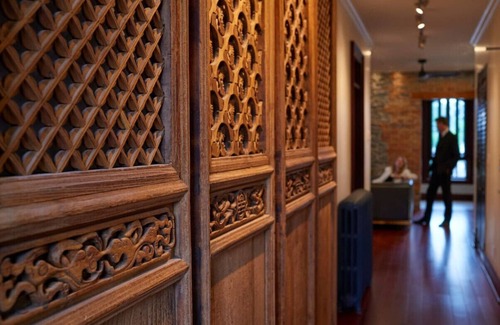 Belleville Apartment | The Madder Suite at Blue Violin
