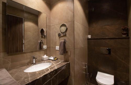 Muzaffarnagar Hotel | The Madelinne Hotel