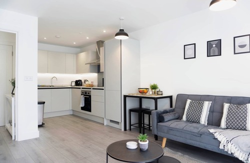 Hemel Hempstead Apartment | The Madison Apartment by TTLG Stays