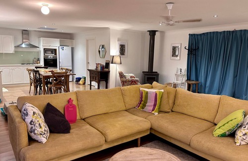 Venus Bay House | The Magic Beach Cottage, walking distance to beach