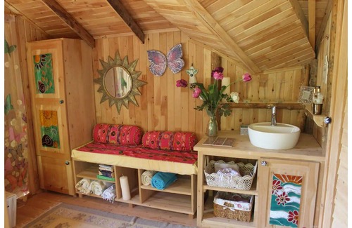 Duger Cottage | The Magic Faraway Treehouse with 3 bedrooms