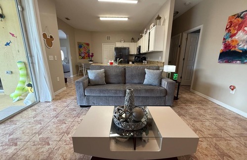 Crescent Lakes House | The Magical Kissimmee Retreat-Spacious 4-bedroom house with AC and Pool.