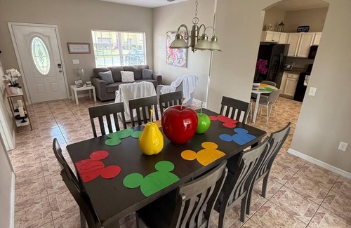 Crescent Lakes House | The Magical Kissimmee Retreat-Spacious 4-bedroom house with AC and Pool.
