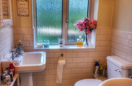 Reading Cottage | The Magnolia Cottage - 5 Bed Victorian Holiday Home -Reading