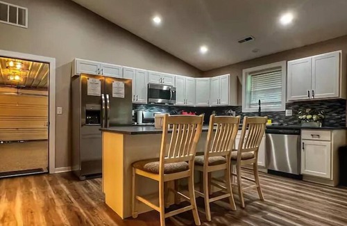 Lancaster House | The Magnolia/ Modern Barndo with hot tub and game room