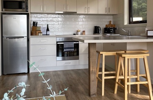 Relbia House | The Magpie - Two-bedroom cottage at Bundaleera Vineyard