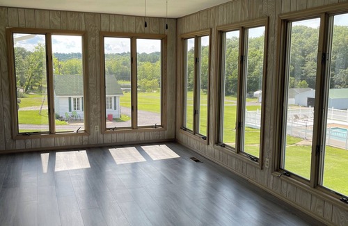 Grubville House | The Main House at Peppermint Springs Farm. Spacious 2 bedroom and 2 bath