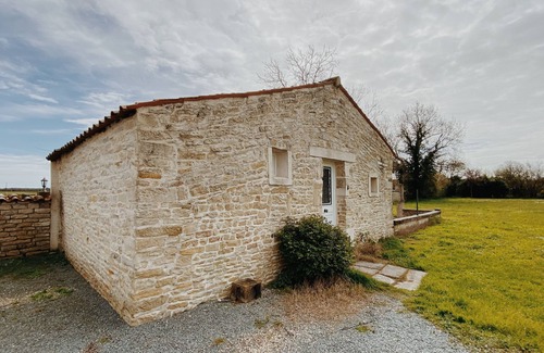 Prisse-la-Charriere House | The Maisonnette - Up to 2 people