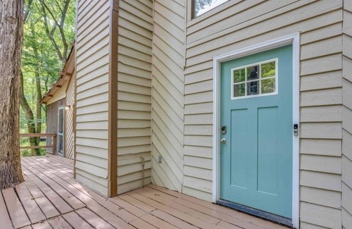 Riverdale House | The Majestic Riverdale Chalet Just South of Atlanta.