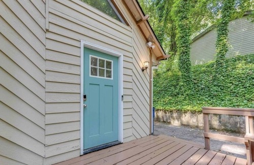 Riverdale House | The Majestic Riverdale Chalet Just South of Atlanta.