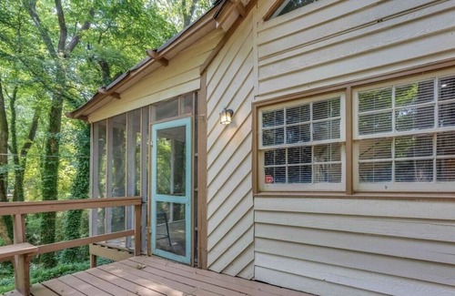 Riverdale House | The Majestic Riverdale Chalet Just South of Atlanta.