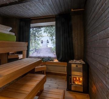 Lantinen District House | The Mäkkylä Escape - Perfect for 2 with sauna look and optional Hot Tub