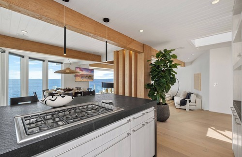 Malibu House | The Malibu Rd Tree House l Beachfront & Central