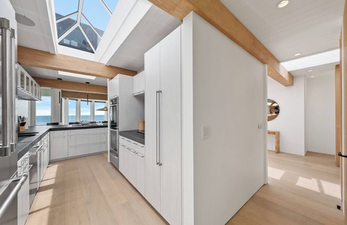 Malibu House | The Malibu Rd Tree House l Beachfront & Central