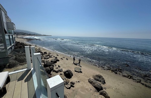 Malibu House | The Malibu Rd Tree House l Beachfront & Central