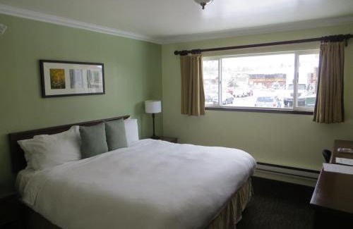 Mammoth Lakes Hotel | The Mammoth Creek Inn