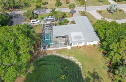Englewood House | The Manasota Beach House private Pool & Jacuzzi close to the beaches PET FRIENDLY