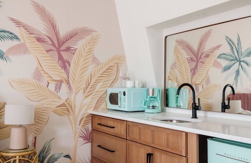 Vilano Beach Hotel | The Mangrove King Studio -5 min walk to beach!