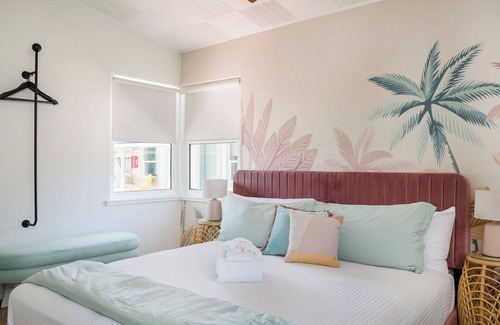 Vilano Beach Hotel | The Mangrove King Studio -5 min walk to beach!