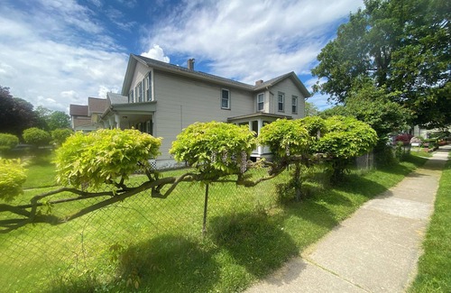 Corn Hill House | The Manor at Corn Hill: A spacious 6BR house in historic downtown Rochester