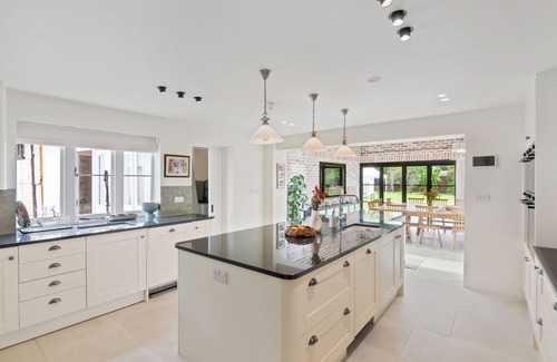 Royston House | The Manor at Minstrel Court - 12085
