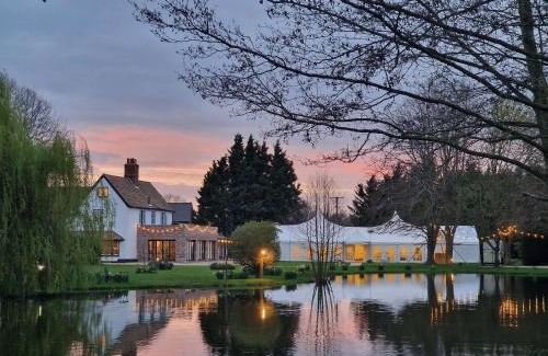 Royston Villa | The Manor at Minstrel Court with Hot Tub