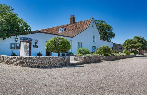 Holt Hotel | The Manor Coastal Hotel & Inn, Blakeney - The Coaching Inn Group