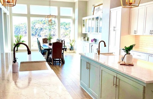 Leander House | The Manor on Lake Travis