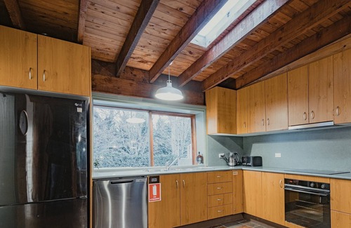 Robertson House | THE MAPLE LODGE Farm Stay - Alpacas, Pigs, Goats and Outdoor Pizza Oven