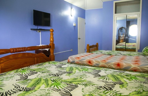 Discovery Bay House | The Marantha Villa