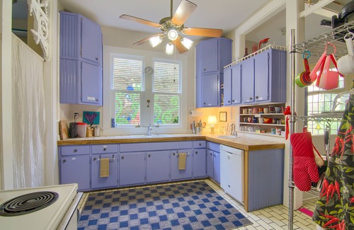 Central Business District Bed & Breakfast | The Mardi Gras House