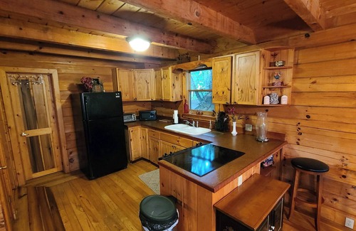 Mars Hill Cabin | The Mariah- Beautiful Mountain Retreat