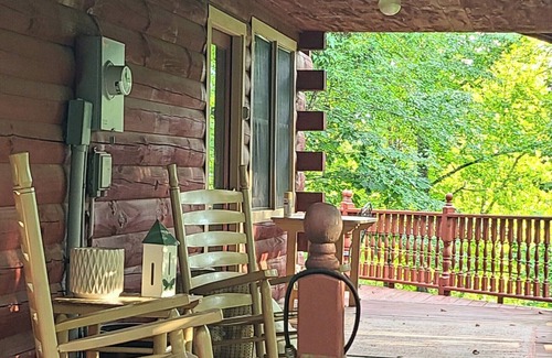 Mars Hill Cabin | The Mariah- Beautiful Mountain Retreat