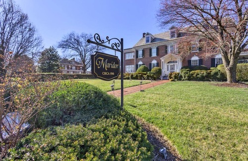 Roanoke Bed & Breakfast | The Maridor - "Tulip" - Historic home near lots of shops and restaurants
