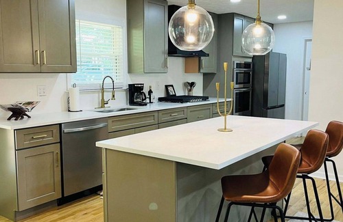 Marietta House | The Marietta Haus close to I-75, East Cobb, and Truist Park! Sleeps 5