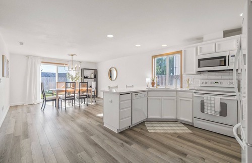Tri-Cities House | The Marigold - Cozy 3 Bed House in Pasco