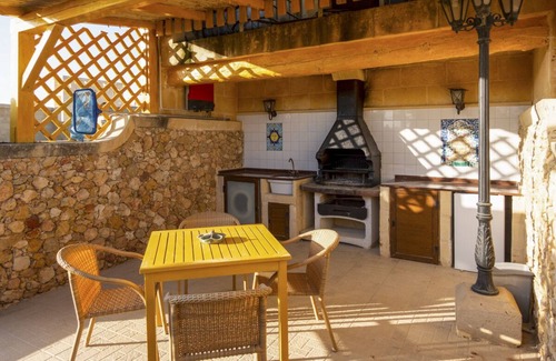 San Lawrenz Villa | The Marigold House - Three Bedroom Villa, Sleeps 7