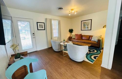 Greater South River City House | The Mariposa Wing B by Lodgewell - Spread your wings here