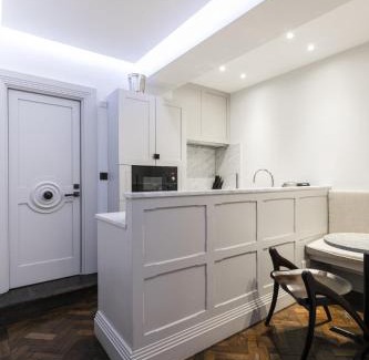 City of Westminster Apartment | The Marlborough Suite
