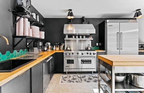 Warm Sands Hotel | The Marley Hotel by AvantStay | 20 OCC Full Hotel Buyout in Palm Springs w/Pool & Hot Tub!