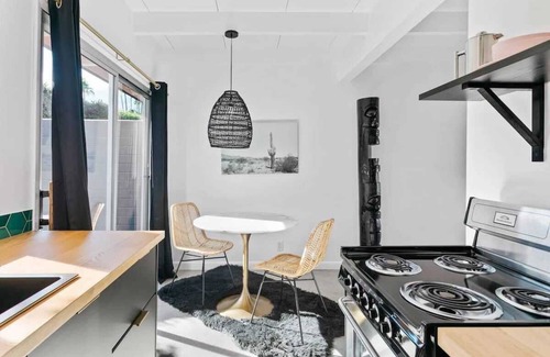 Warm Sands Hotel | The Marley Hotel by AvantStay | 20 OCC Full Hotel Buyout in Palm Springs w/Pool & Hot Tub!