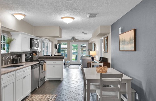 Willis House | The Marlin House: Waterfront Escape with Dock, Outdoor Kitchen & Stunning Views!