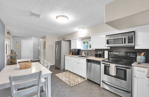 Willis House | The Marlin House: Waterfront Escape with Dock, Outdoor Kitchen & Stunning Views!