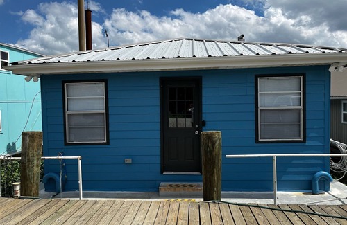 Venice Boat Rental | The Marlin is a 3bedroom 2full bath houseboat in Cypress Cove Marina, Venice La