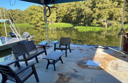 Venice Boat Rental | The Marlin is a 3bedroom 2full bath houseboat in Cypress Cove Marina, Venice La